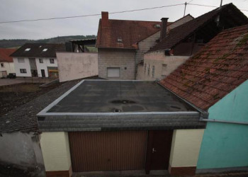 Garage gegenüber mit Hof und Lagerfläche