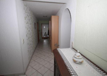 Flur zum Schlafzimmer und Balkon