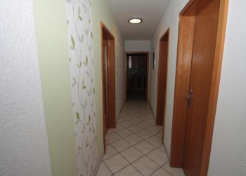 Flur zum Wohn- / Essbereich mit Küche